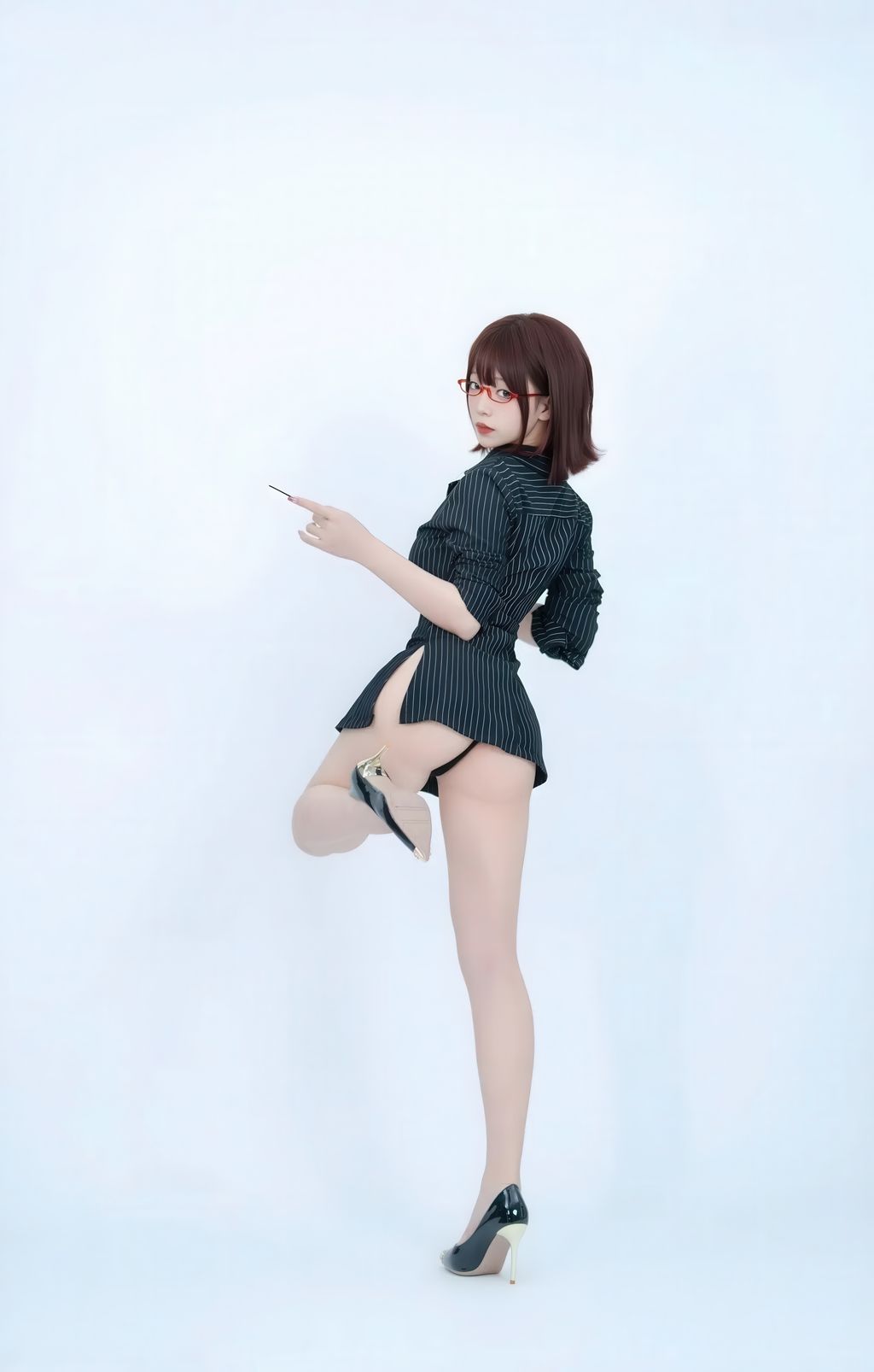 CoserBangni邦尼 女秘书 67 photos - 25