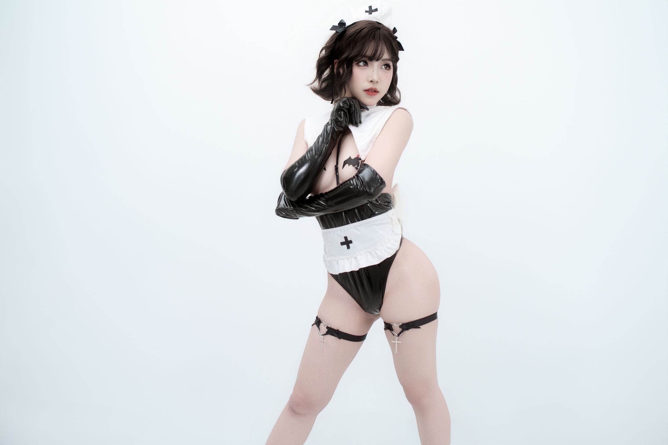 CoserBangni邦尼 武装修女 86 photos - 31