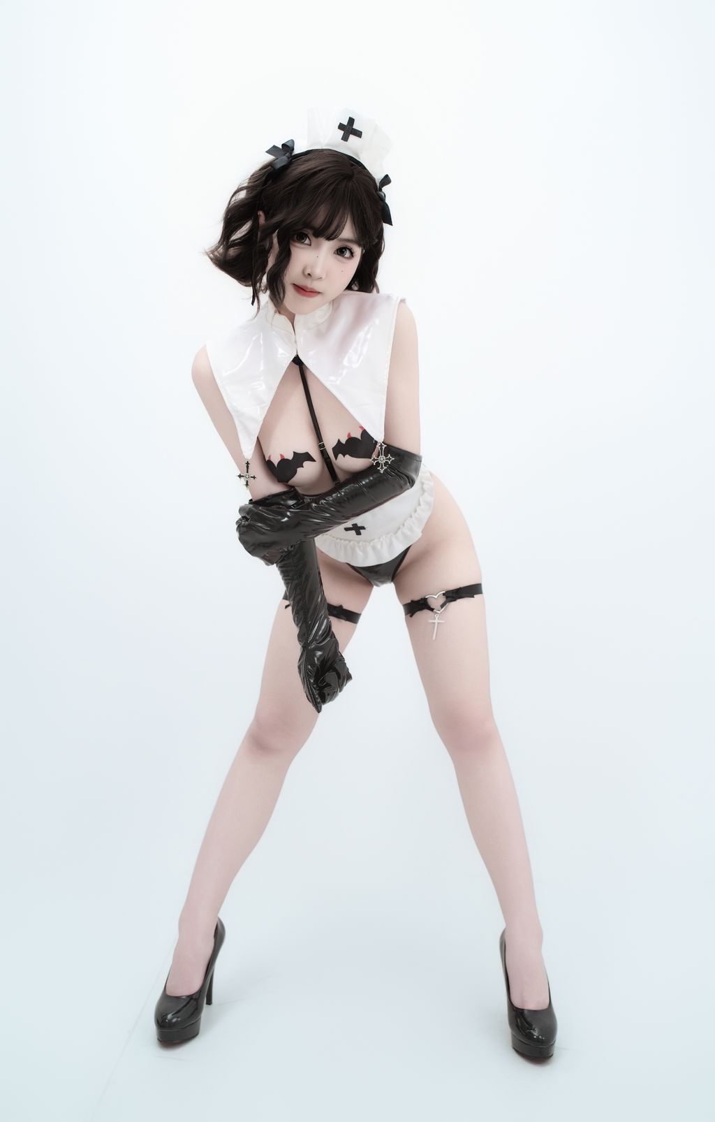 CoserBangni邦尼 武装修女 86 photos - 33
