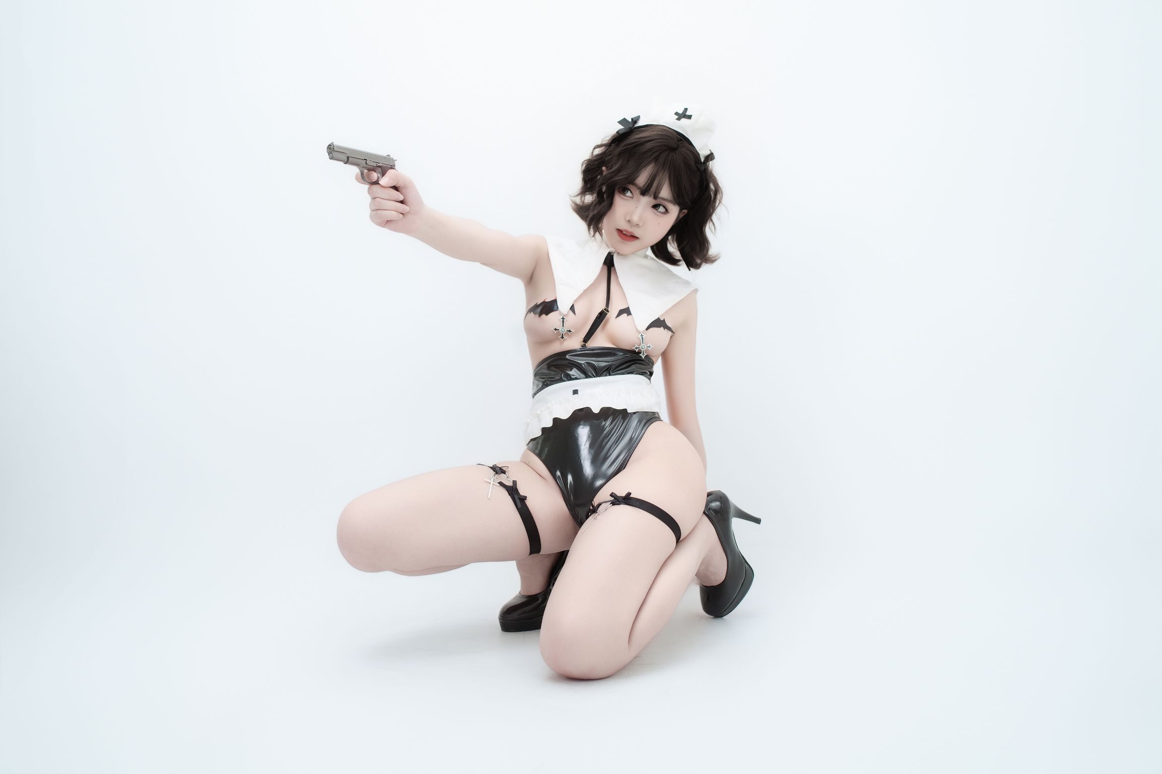 CoserBangni邦尼 武装修女 86 photos - 44