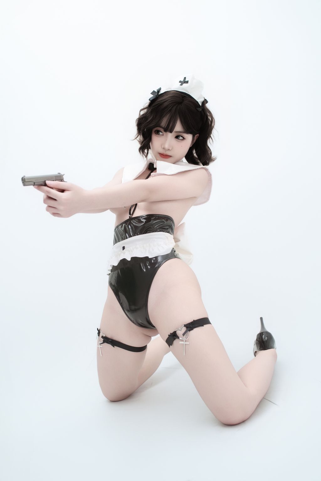 CoserBangni邦尼 武装修女 86 photos - 45