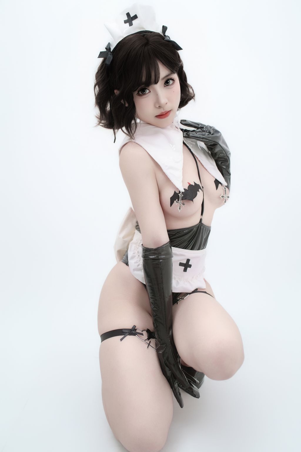 CoserBangni邦尼 武装修女 86 photos - 49