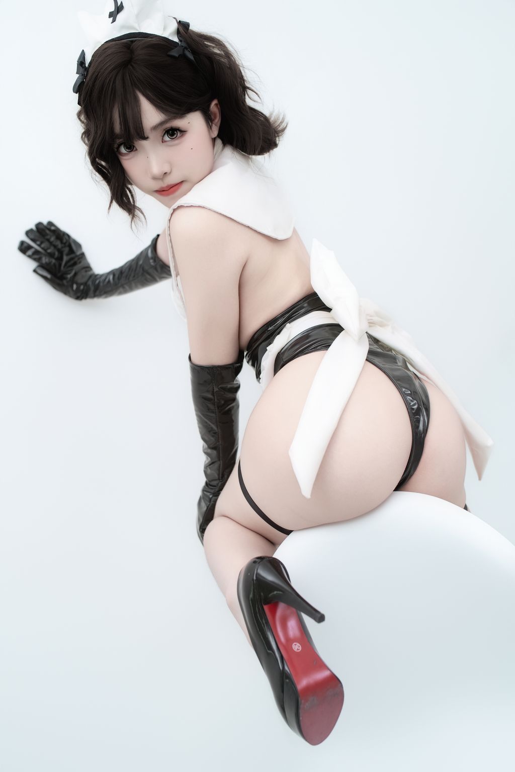 CoserBangni邦尼 武装修女 86 photos - 60
