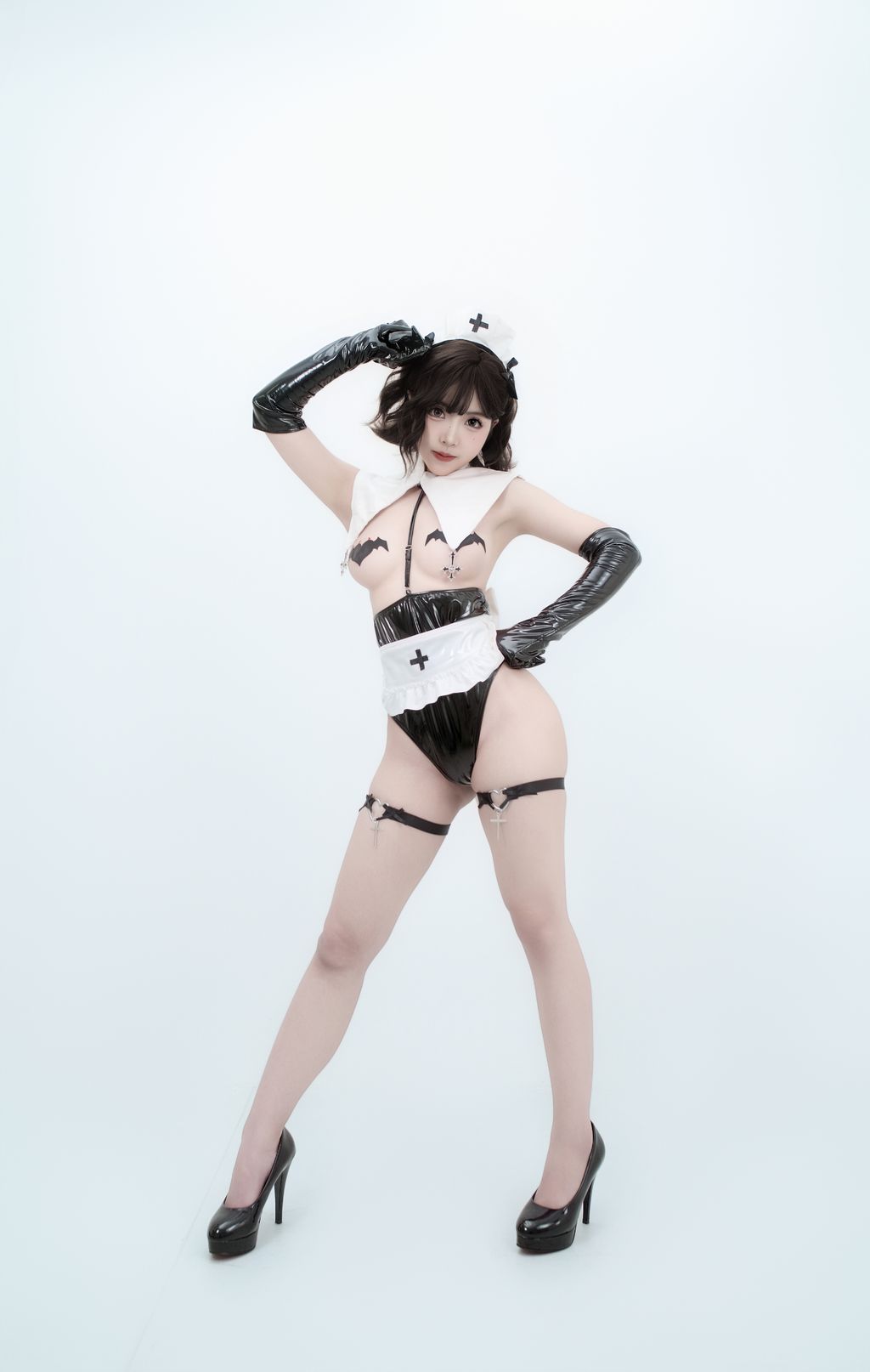 CoserBangni邦尼 武装修女 86 photos - 78