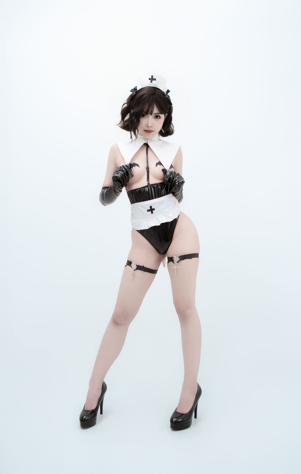 CoserBangni邦尼 武装修女 86 photos - 80