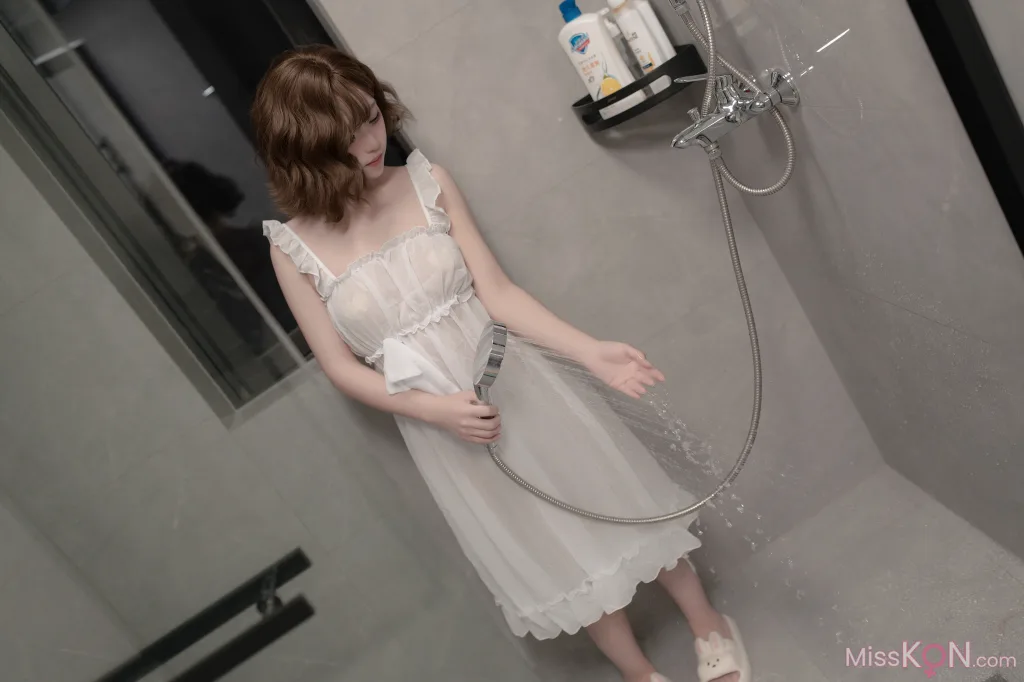 CoserBangni邦尼 湿身 84 photos - 22