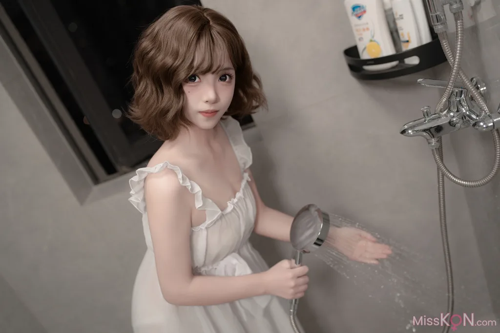CoserBangni邦尼 湿身 84 photos - 23