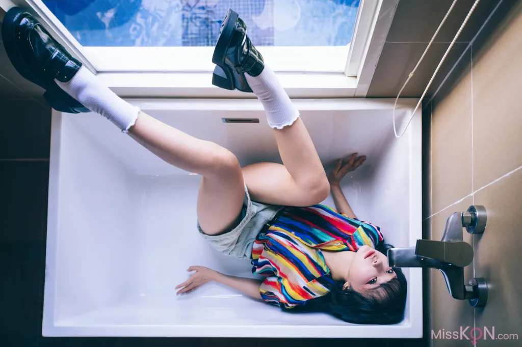 Coser蠢沫沫 chunmomo 凝视 57 photos - 10
