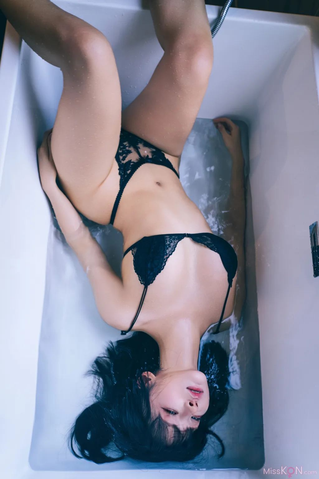 Coser蠢沫沫 chunmomo 凝视 57 photos - 51