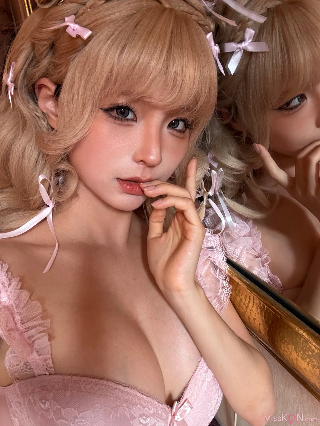 Coser蠢沫沫 chunmomo 金发蝴蝶结 94 photos - 32
