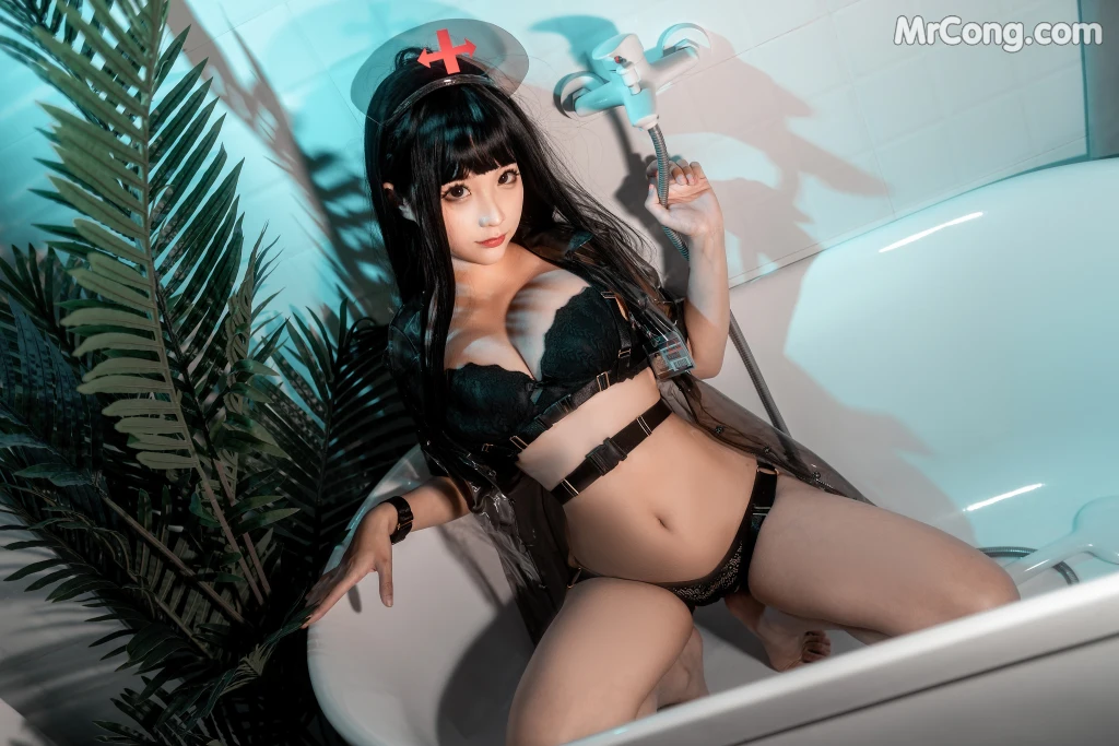 Coser蠢沫沫 chunmomo Vol113 胶衣护士 黑 40 photos