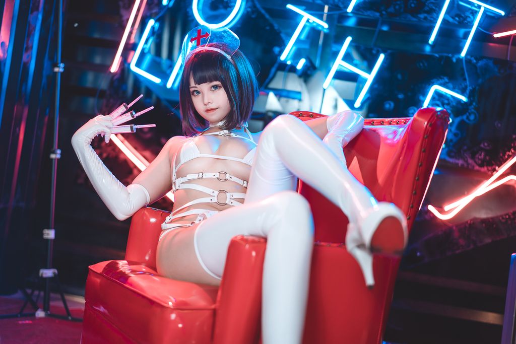 Coser  蜜汁 猫 裘 Vol042 白色 透明 护士 52 photos - 32