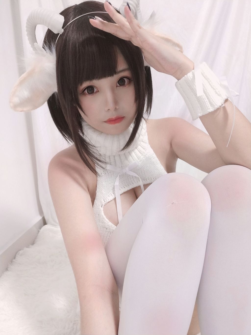 Coser  蜜汁 猫 裘 Vol043 白丝 毛衣 40 photos  3 videos - 8