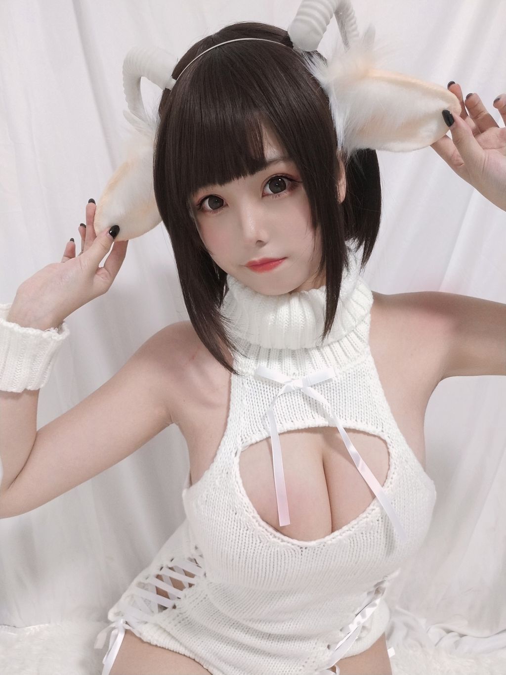 Coser  蜜汁 猫 裘 Vol043 白丝 毛衣 40 photos  3 videos - 9