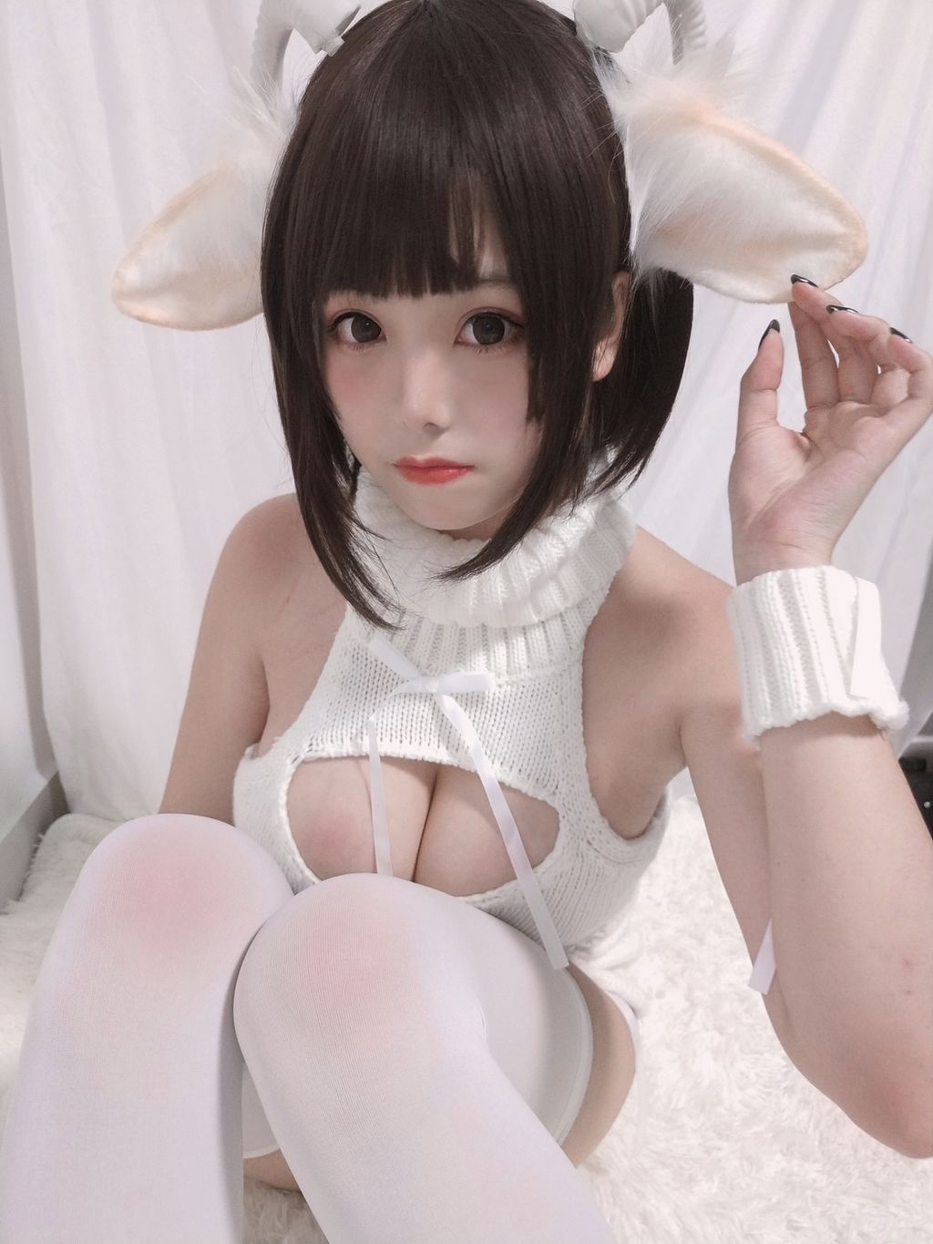 Coser  蜜汁 猫 裘 Vol043 白丝 毛衣 40 photos  3 videos - 29