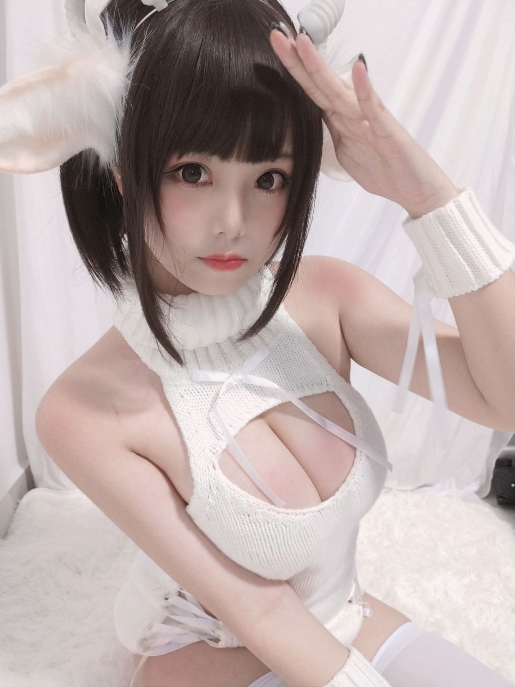 Coser  蜜汁 猫 裘 Vol043 白丝 毛衣 40 photos  3 videos - 31