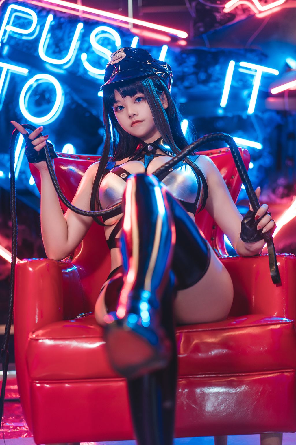 Coser  蜜汁 猫 裘 Vol044 女警 47 photos - 2
