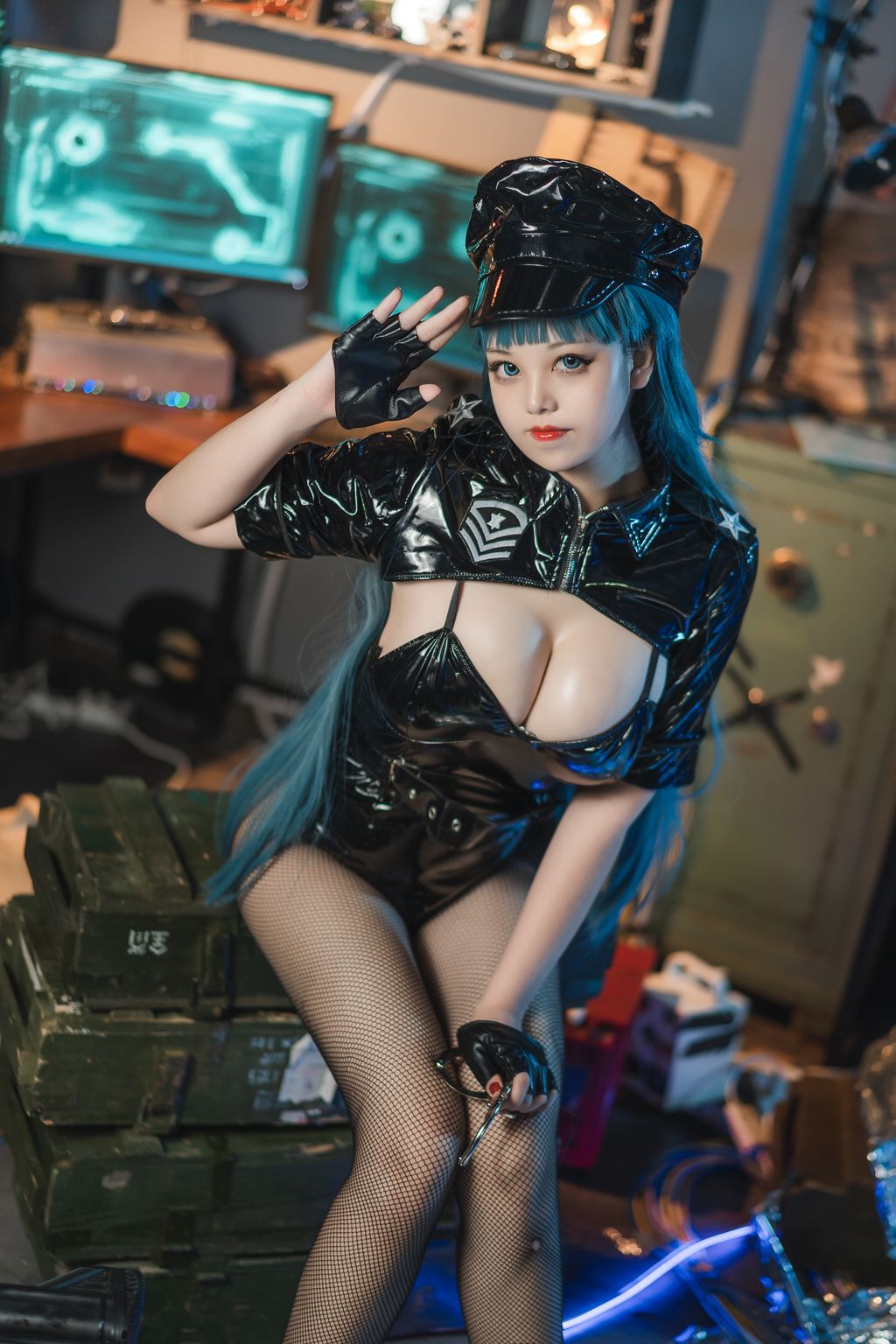 Coser  蜜汁 猫 裘 Vol057 女警 2 51 photos - 17