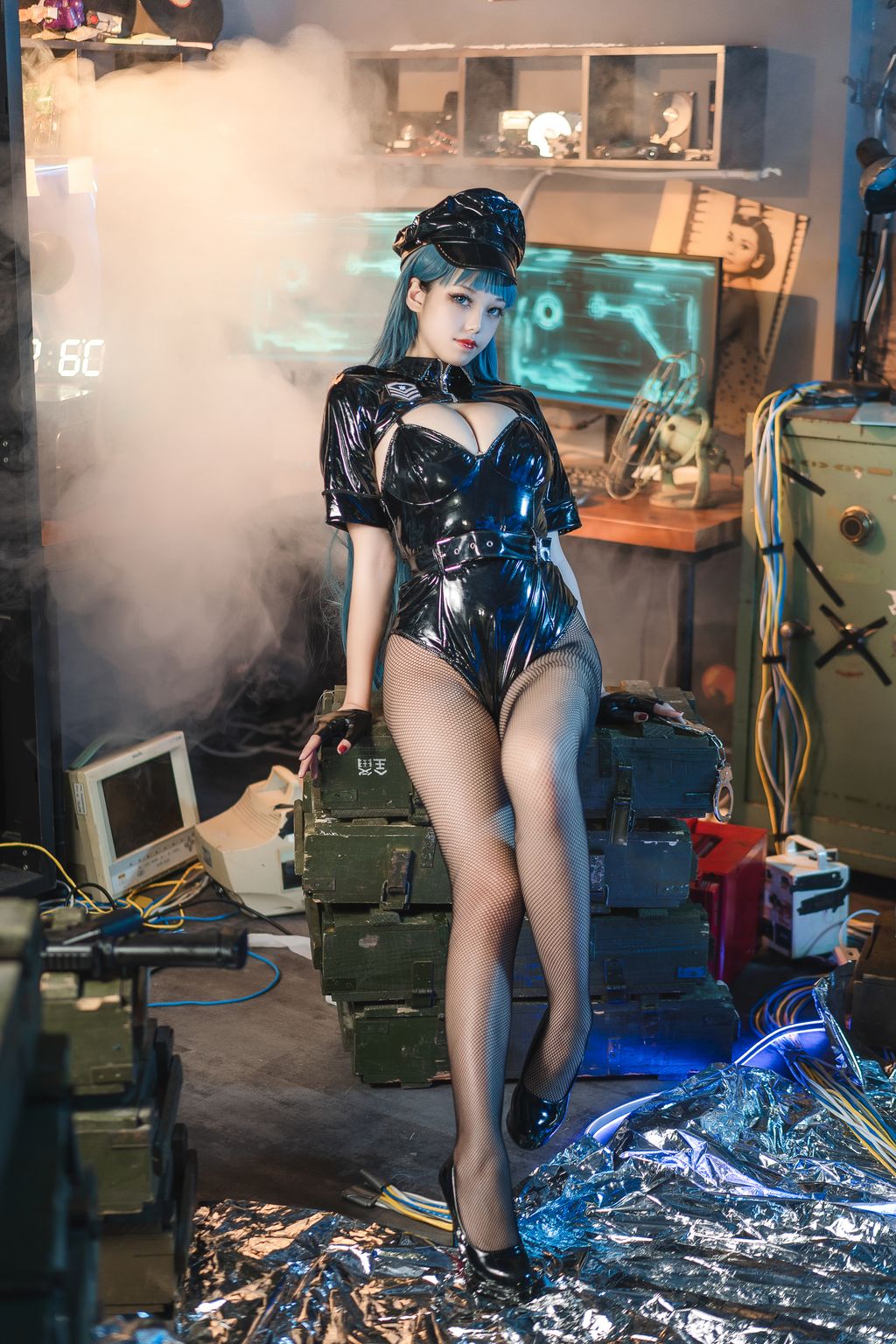 Coser  蜜汁 猫 裘 Vol057 女警 2 51 photos - 21