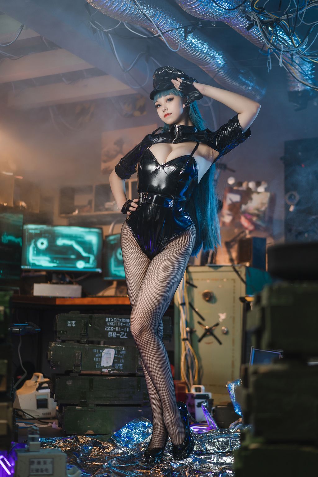 Coser  蜜汁 猫 裘 Vol057 女警 2 51 photos - 37