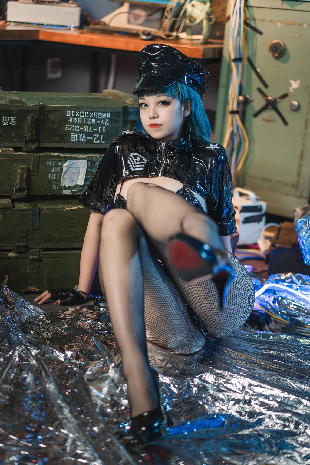 Coser  蜜汁 猫 裘 Vol057 女警 2 51 photos - 50