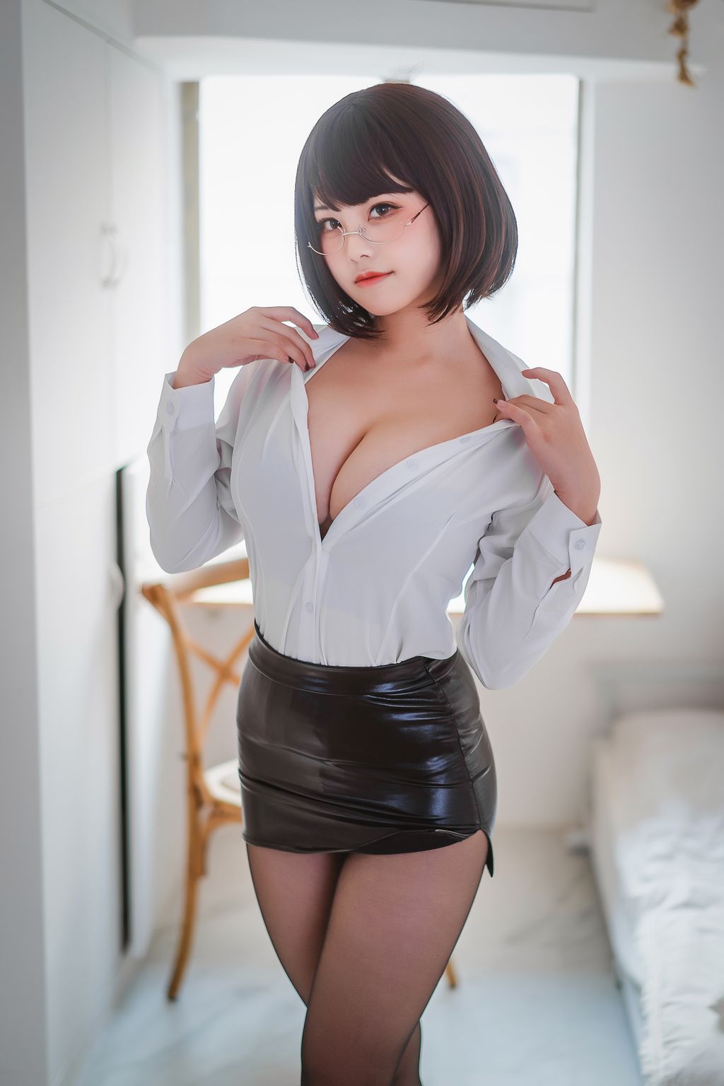 Coser  蜜汁 猫 裘 Vol062 醉 OL 52 photos