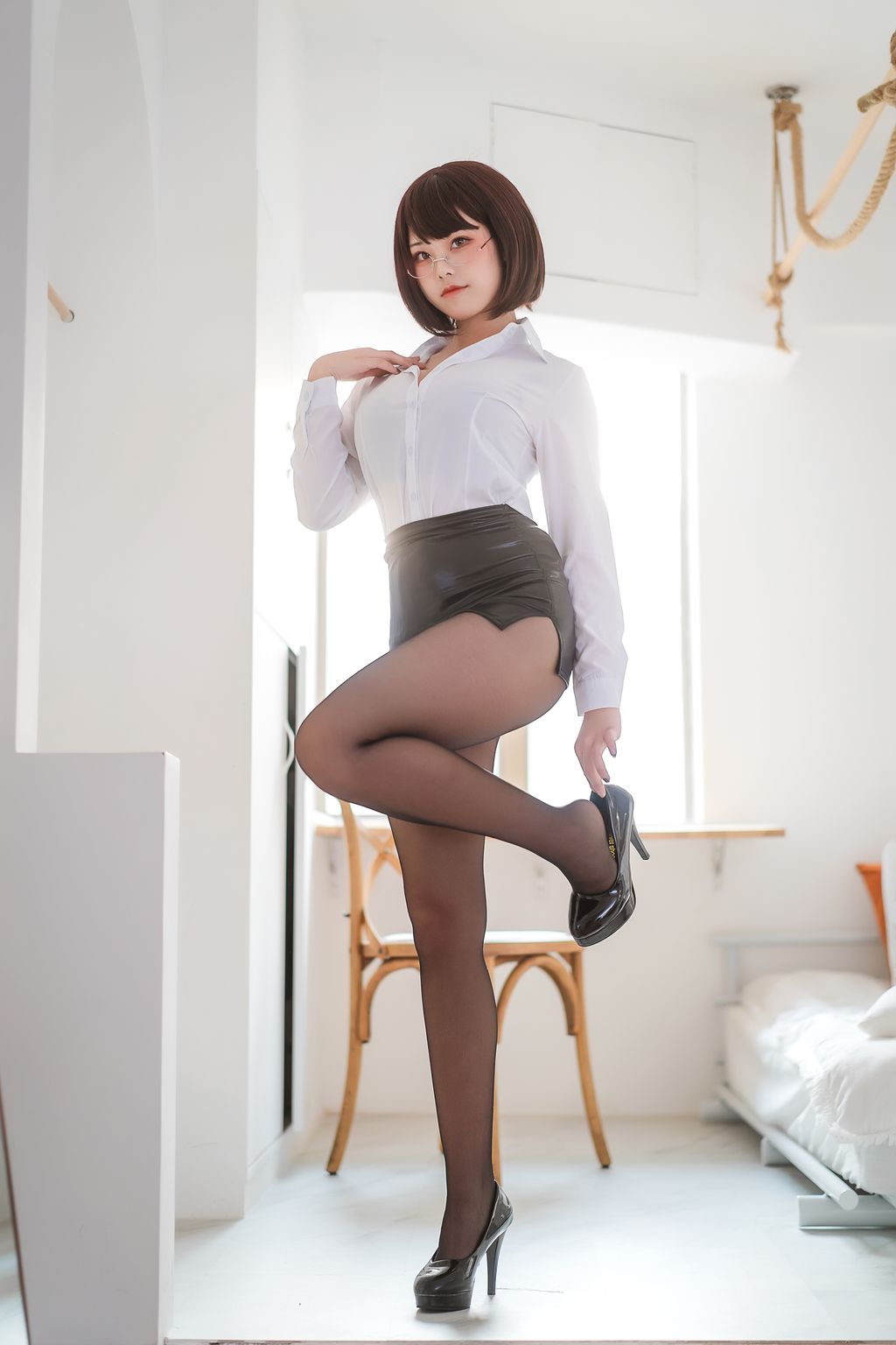 Coser  蜜汁 猫 裘 Vol062 醉 OL 52 photos - 31