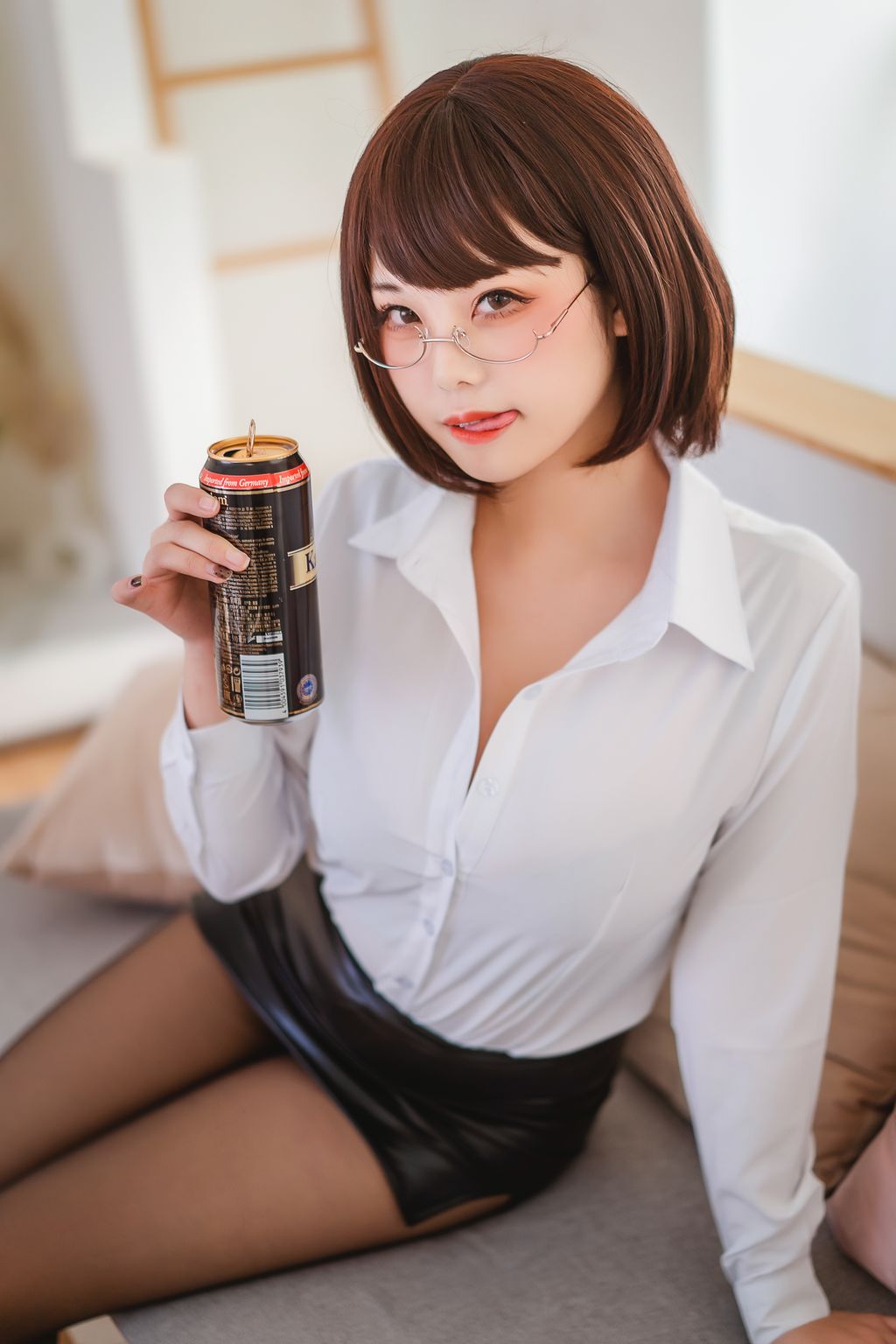 Coser  蜜汁 猫 裘 Vol062 醉 OL 52 photos - 33
