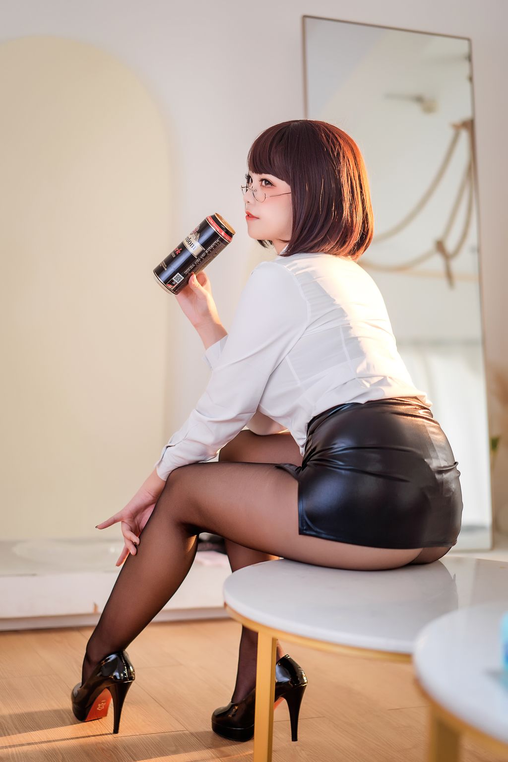 Coser  蜜汁 猫 裘 Vol062 醉 OL 52 photos - 36