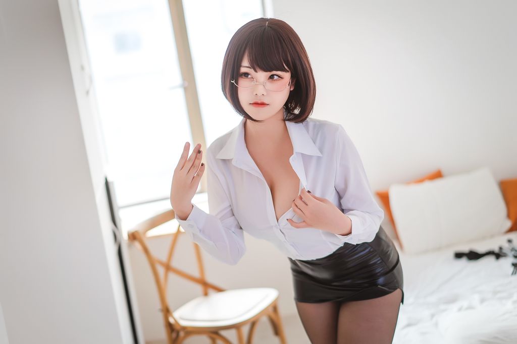 Coser  蜜汁 猫 裘 Vol062 醉 OL 52 photos - 47