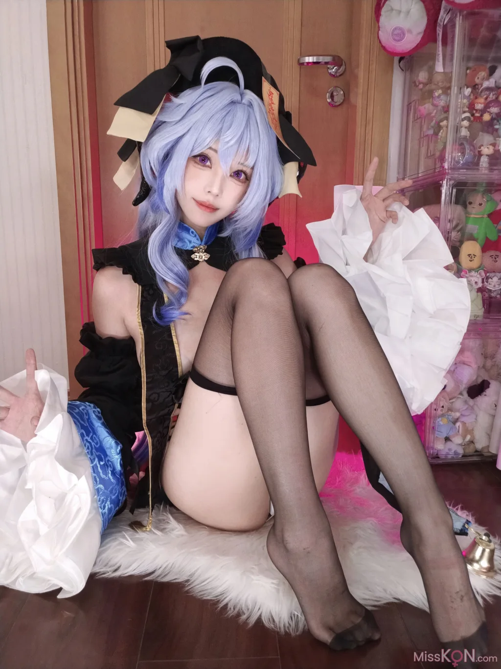 Coser蜜汁猫裘 原神 甘雨 国风小僵尸 47 photos  2 videos - 12