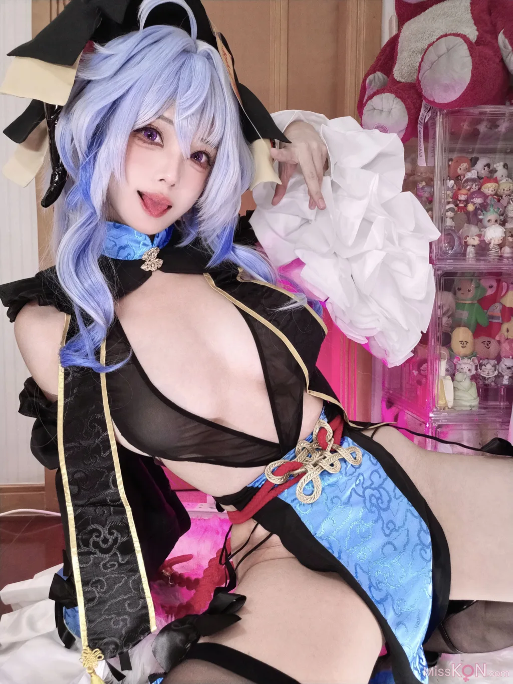 Coser蜜汁猫裘 原神 甘雨 国风小僵尸 47 photos  2 videos - 16