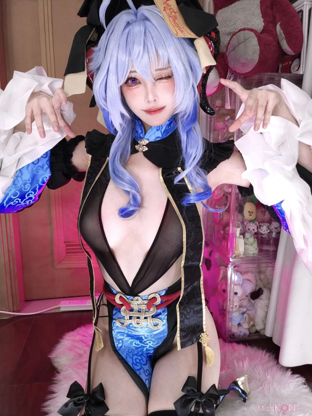 Coser蜜汁猫裘 原神 甘雨 国风小僵尸 47 photos  2 videos - 31
