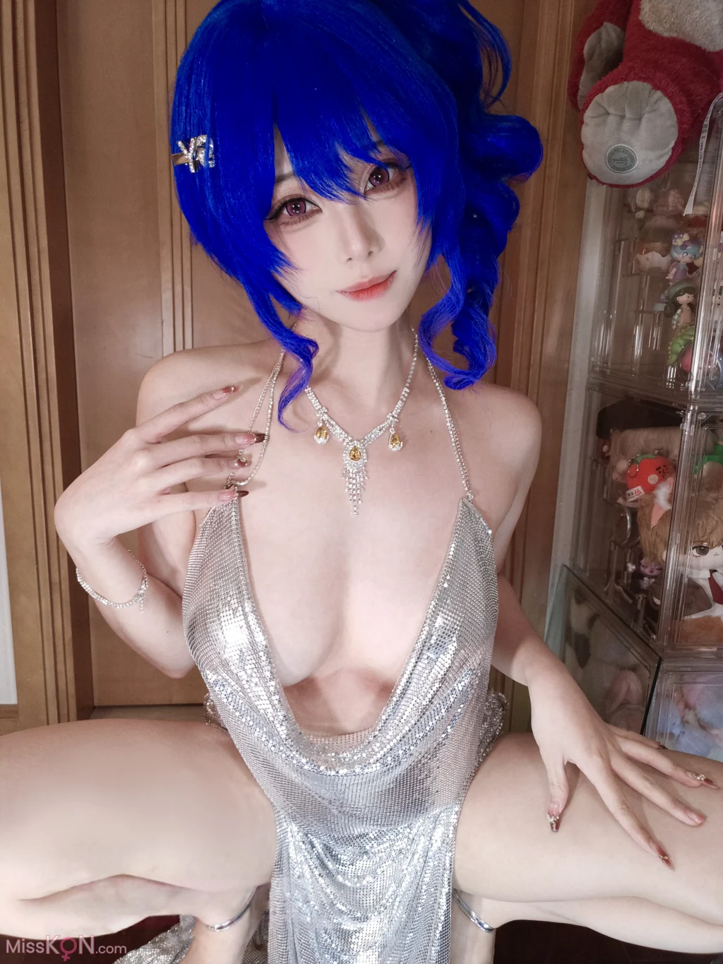 Coser蜜汁猫裘 碧蓝航线 圣路易斯礼服自拍 16 photos  1 video - 3