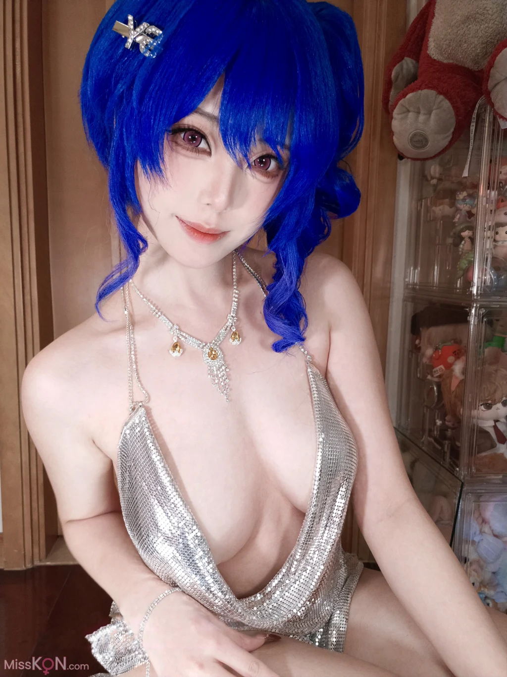 Coser蜜汁猫裘 碧蓝航线 圣路易斯礼服自拍 16 photos  1 video - 7