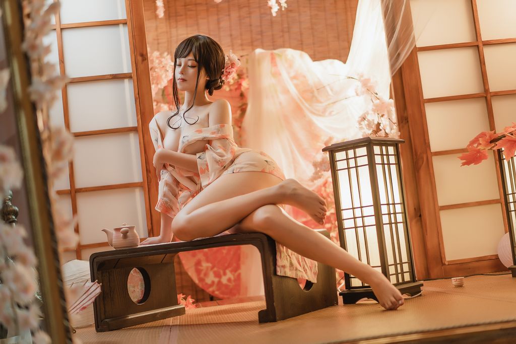 Coser蜜汁猫裘 Vol066 浴娘2 37 photos - 37