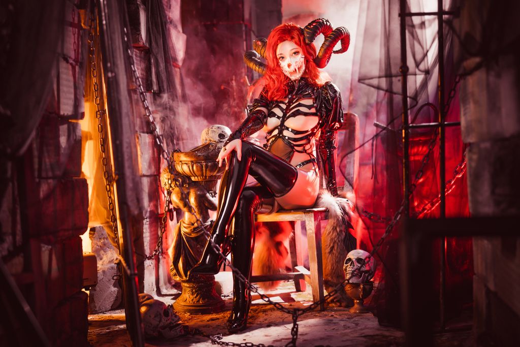 Coser蜜汁猫裘 Vol068 50 photos