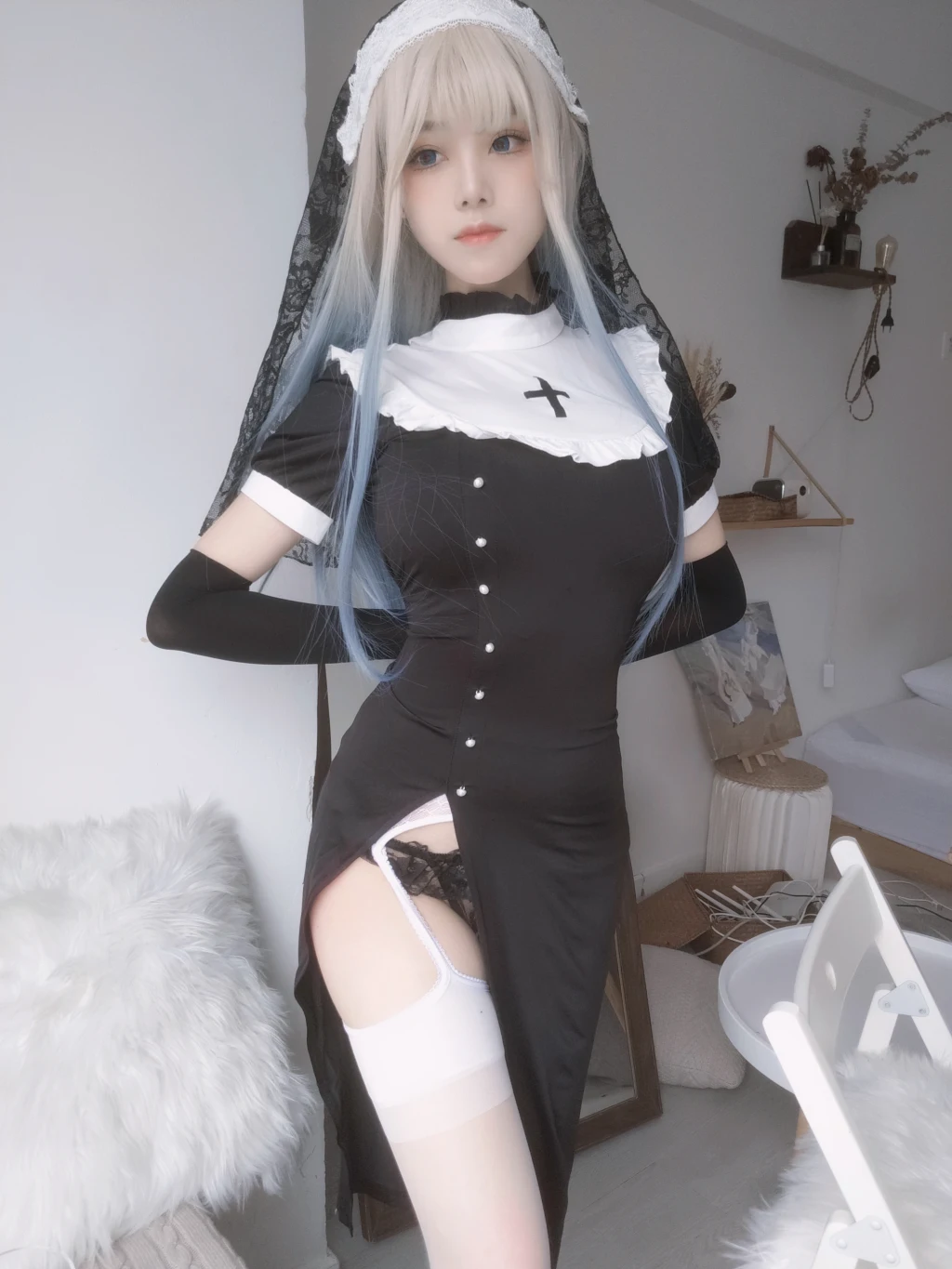 Coser蜜汁猫裘 Vol082 修女自拍 35 photos - 14