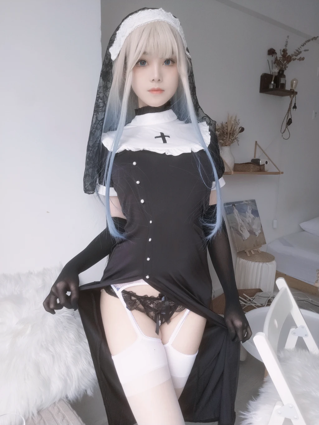 Coser蜜汁猫裘 Vol082 修女自拍 35 photos - 16