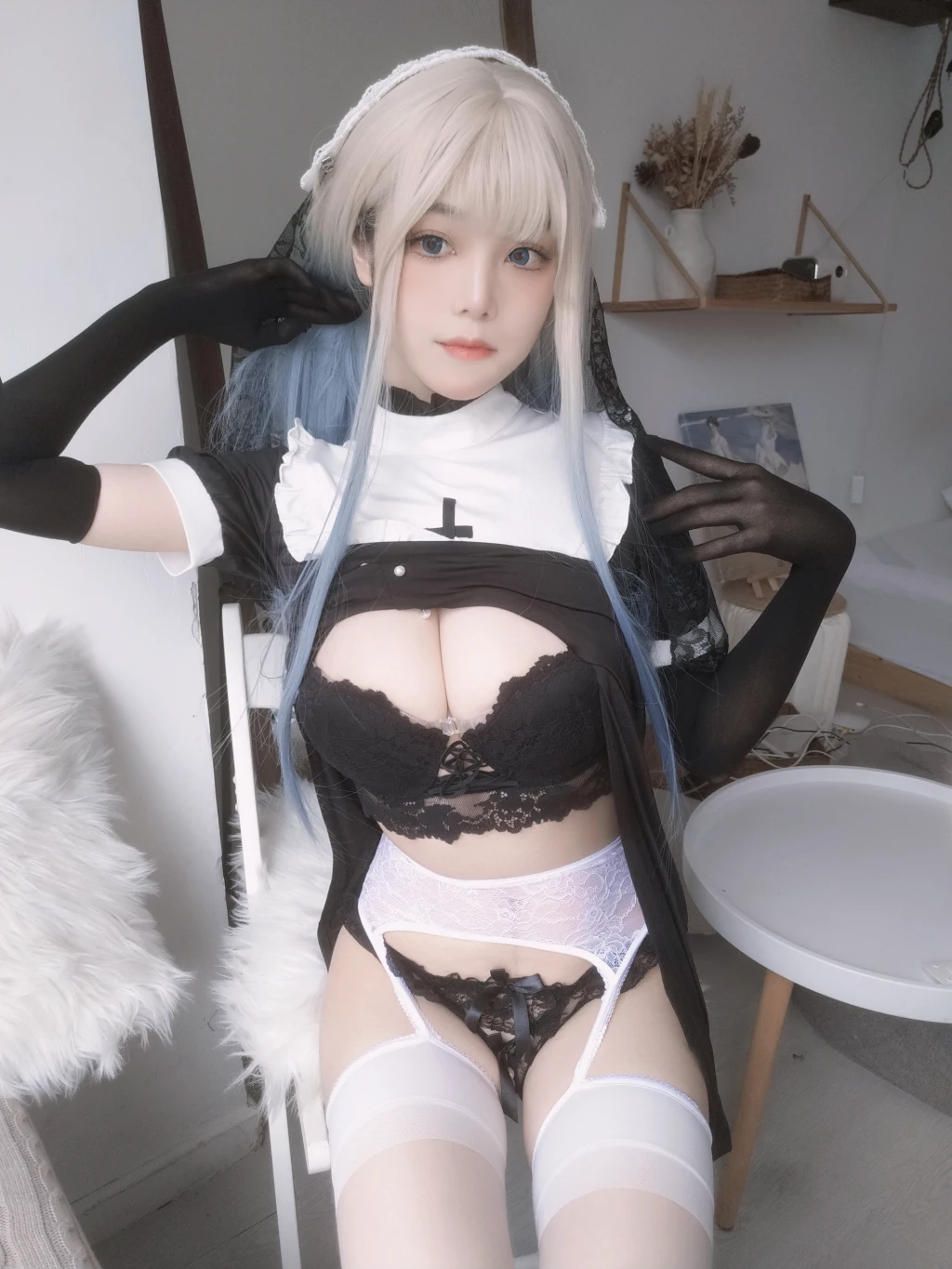 Coser蜜汁猫裘 Vol082 修女自拍 35 photos - 22