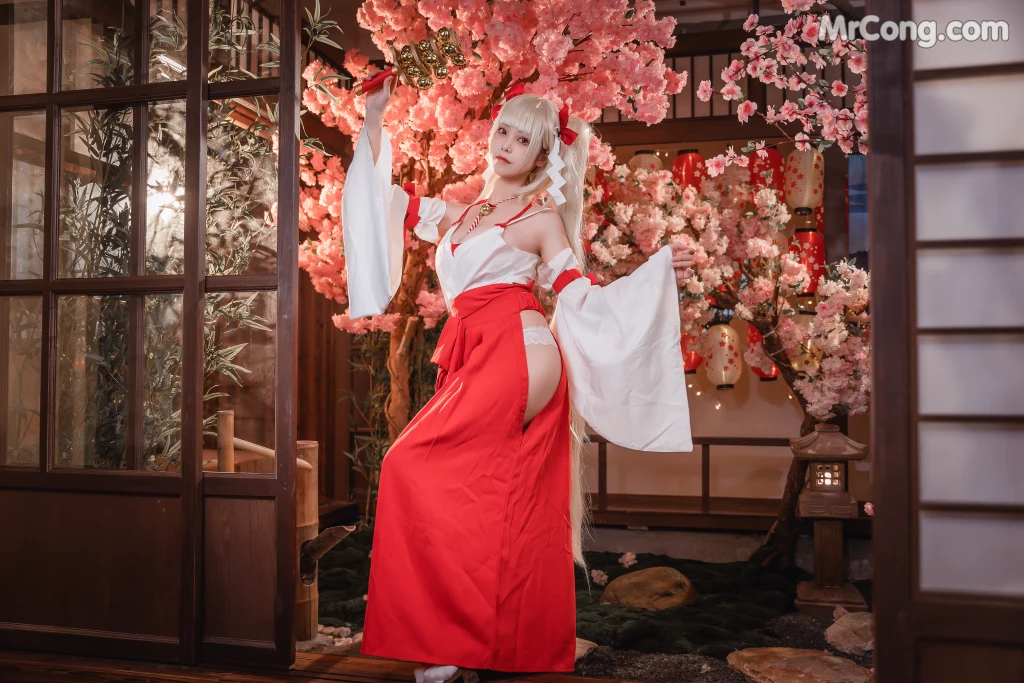 Coser蜜汁猫裘 Vol084 50 photos - 50