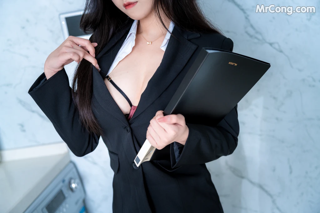 Coser蜜汁猫裘 Vol089 恶毒上司 67 photos - 32