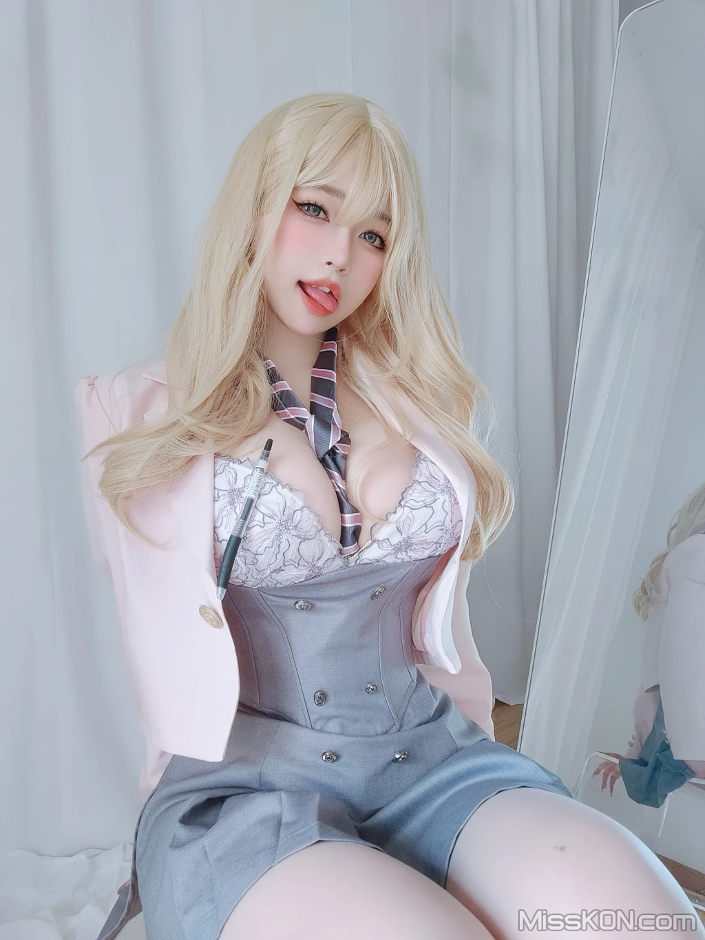 Coser女主K 催眠傲娇的前辈 78 photos - 40