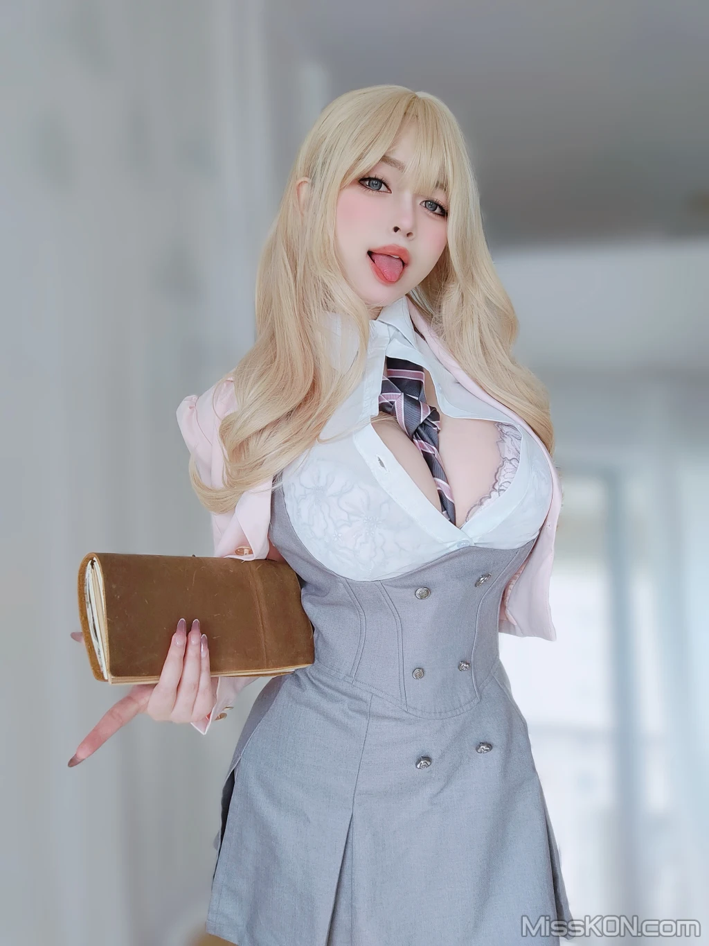 Coser女主K 催眠傲娇的前辈 78 photos - 45