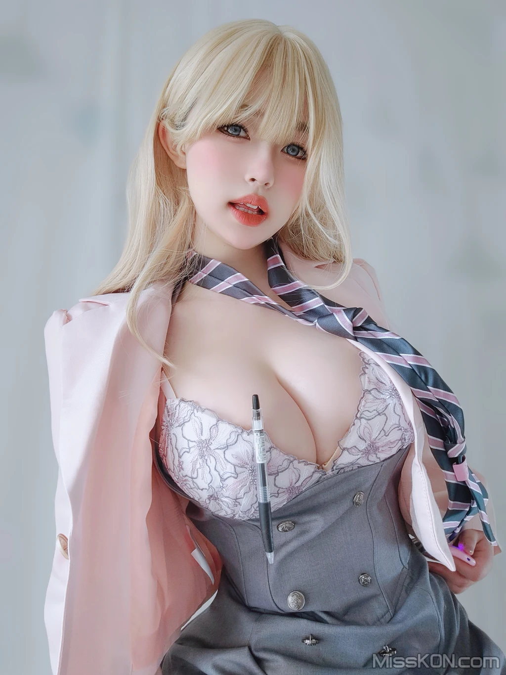 Coser女主K 催眠傲娇的前辈 78 photos - 64