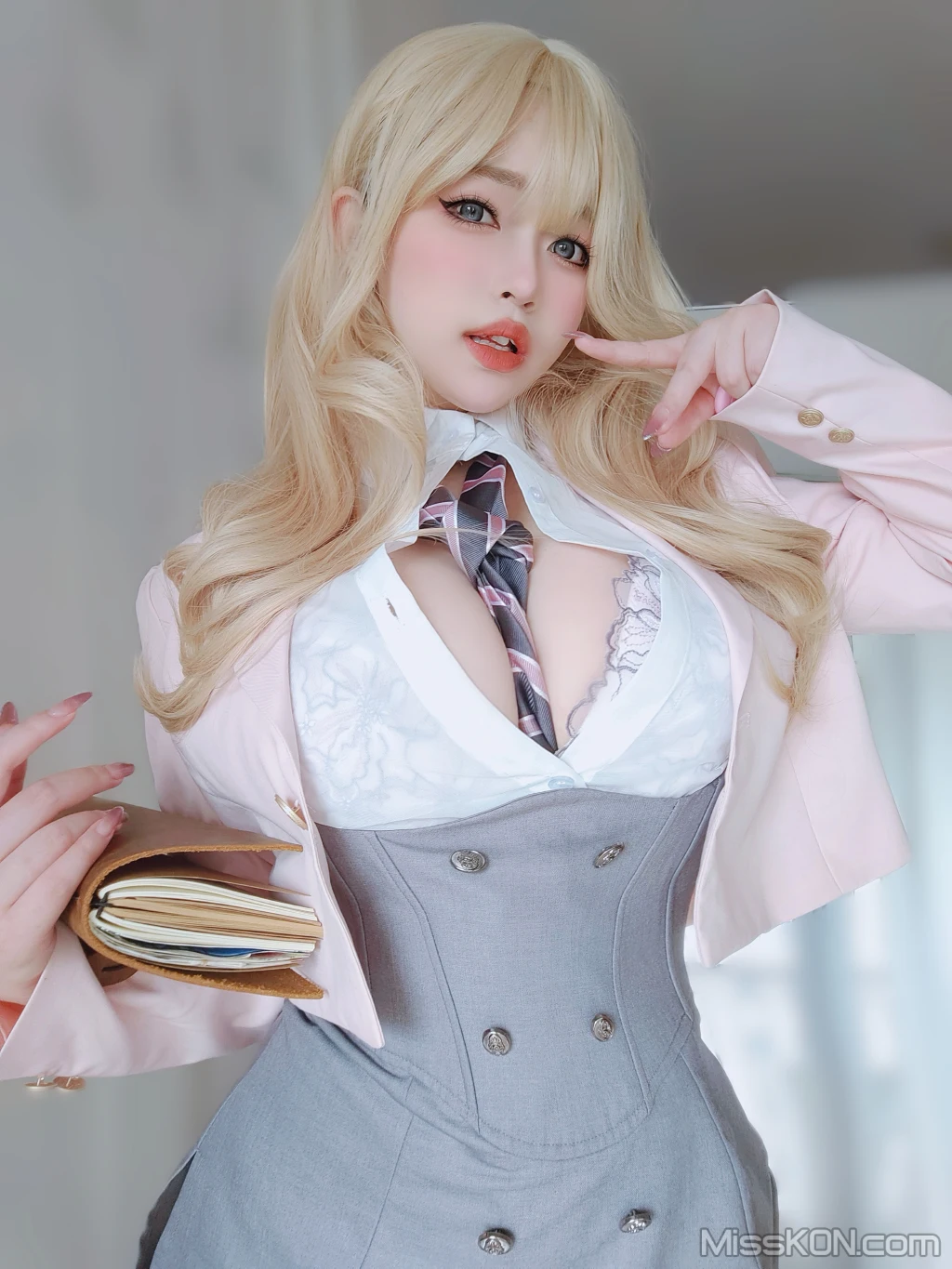 Coser女主K 催眠傲娇的前辈 78 photos - 71