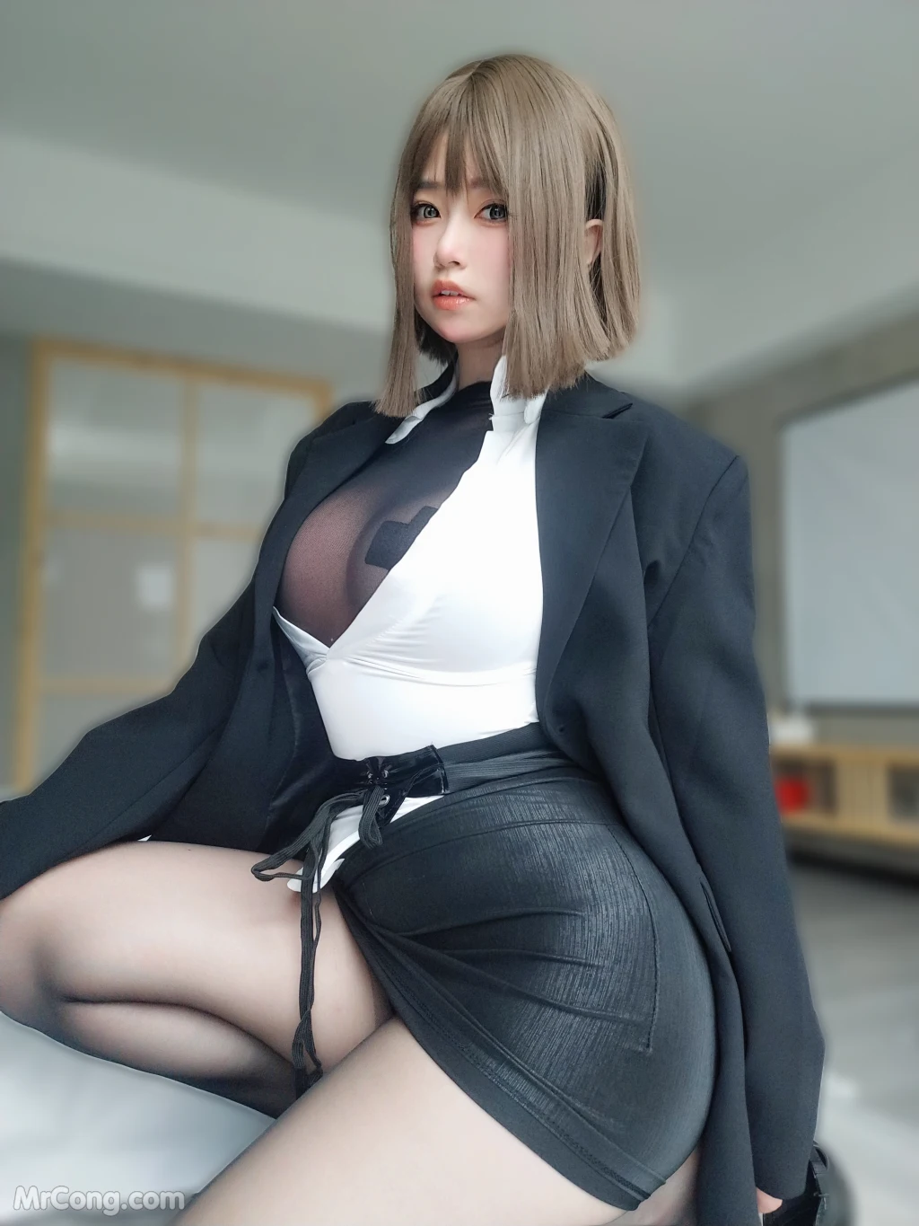 Coser女主K 大胆的秘书 107 photos - 57