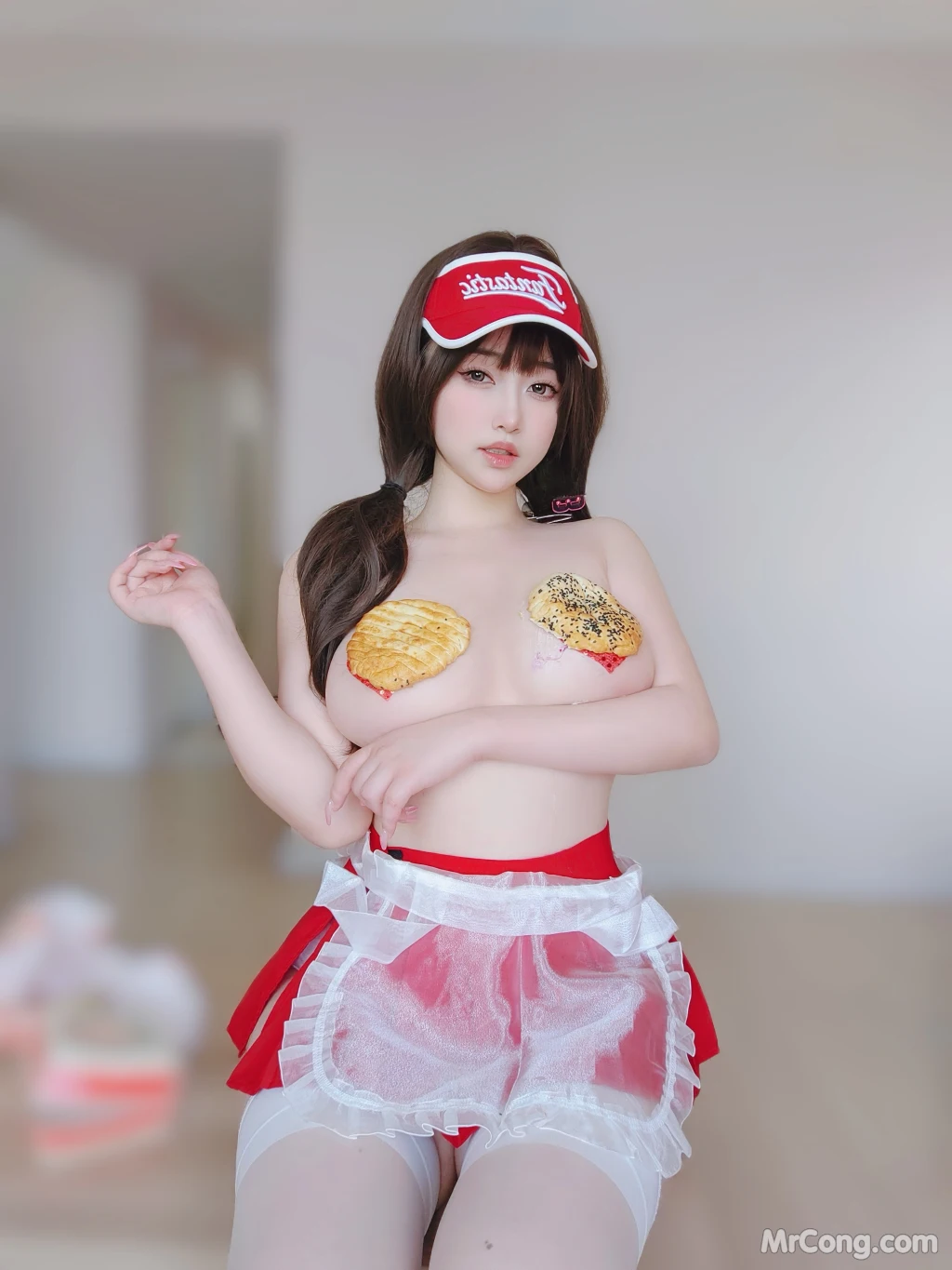 Coser女主K 性感快递员 100 photos - 50