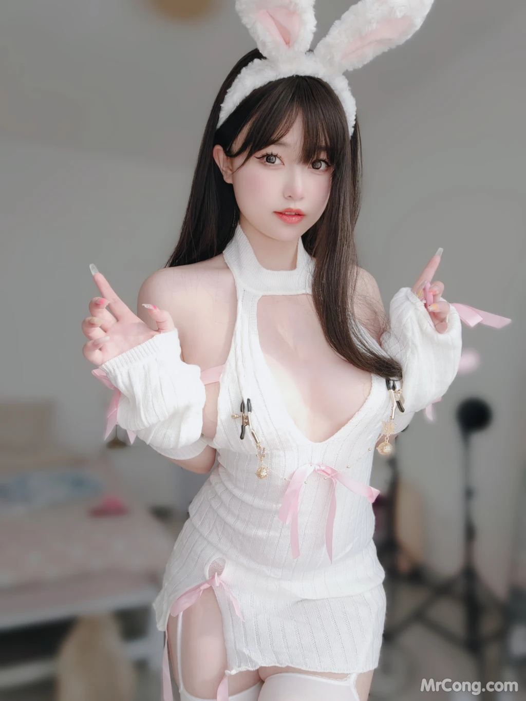 Coser女主K 白丝兔女郎 102 photos - 3