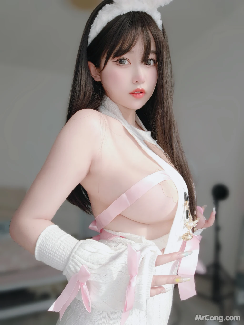 Coser女主K 白丝兔女郎 102 photos - 4